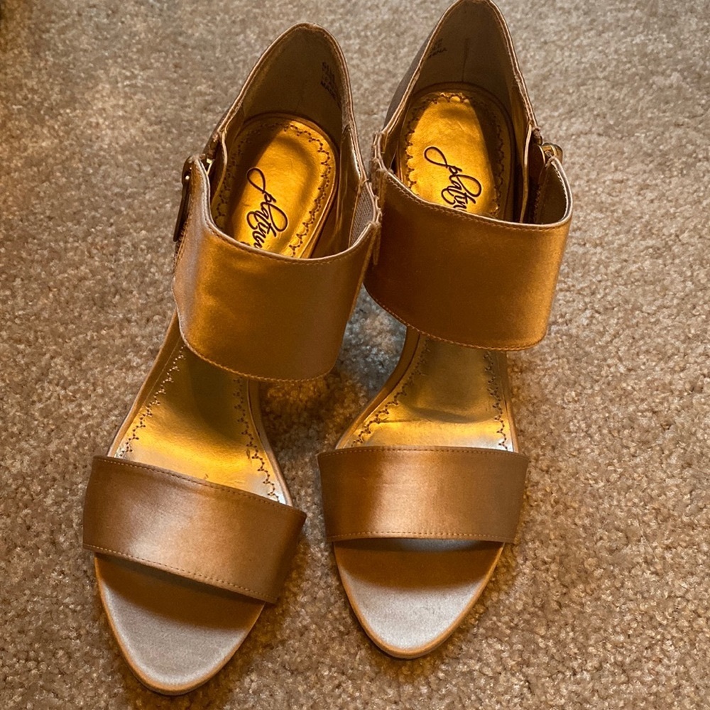 High heels shoes. Brand new without box.
